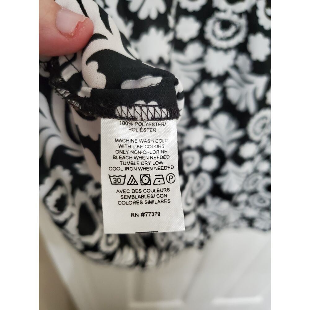 Ann Taylor Button-Front Top Women’s M | Black & White Floral Print Blouse - Picture 3 of 5
